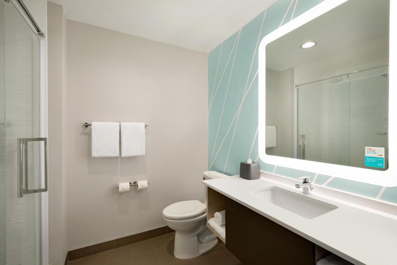 Pewaukee Avid Hotels Milwaukee West - Waukesha By Ihg מראה חיצוני תמונה