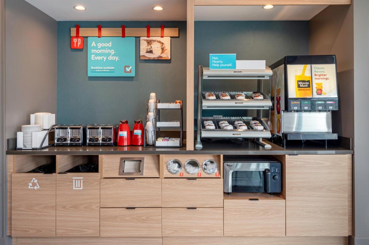 Pewaukee Avid Hotels Milwaukee West - Waukesha By Ihg מראה חיצוני תמונה