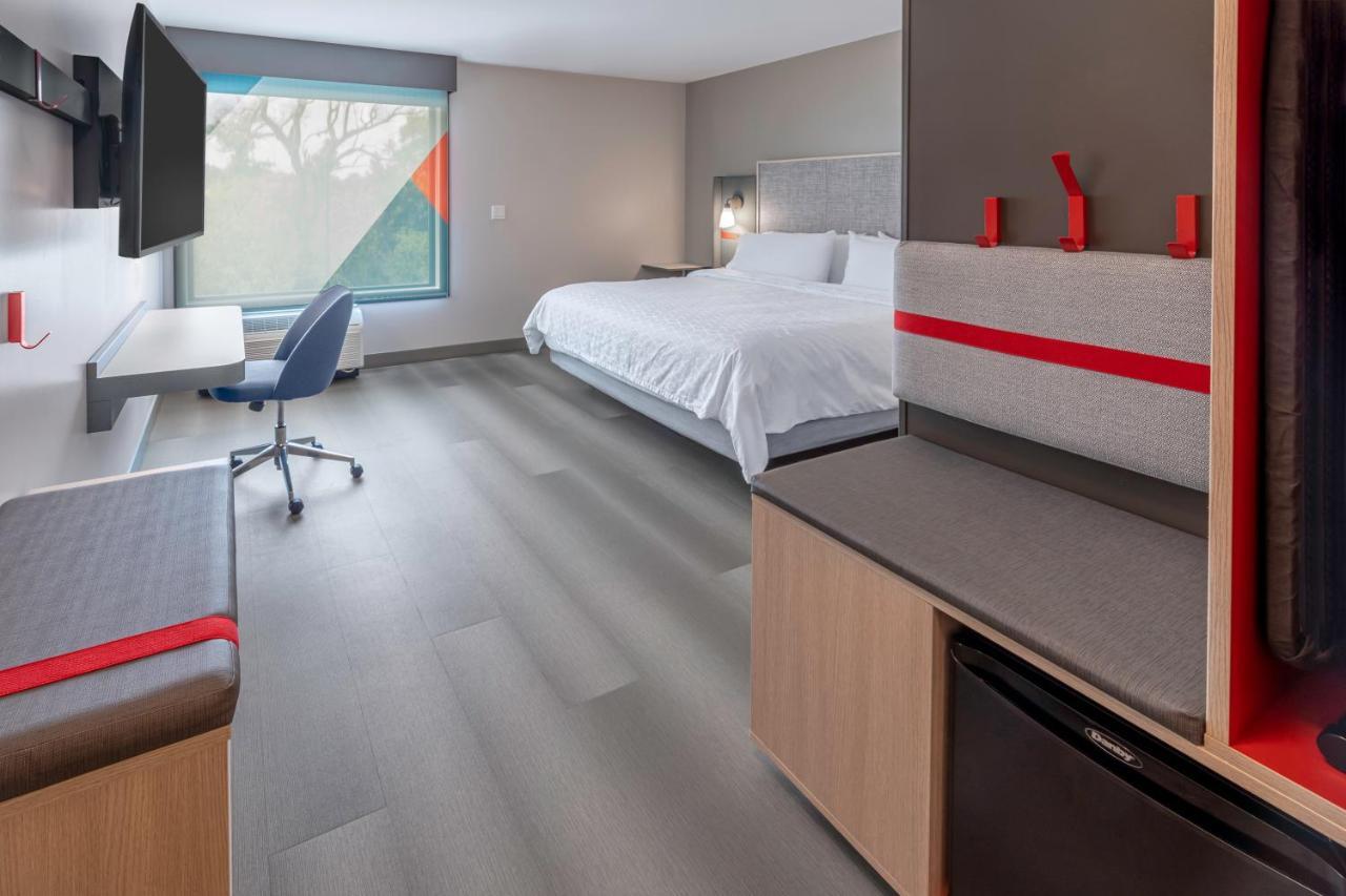 Pewaukee Avid Hotels Milwaukee West - Waukesha By Ihg מראה חיצוני תמונה